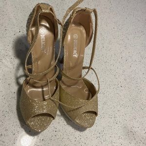 Gold Heels size 8.5 NEVER USED
